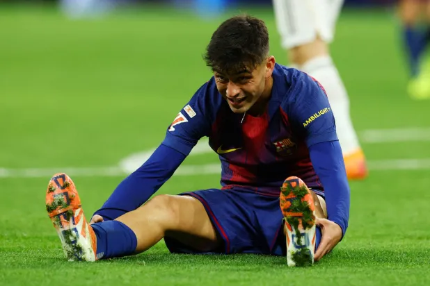 بيدري لاعب وسط برشلونة يستعد للعودة (رويترز)