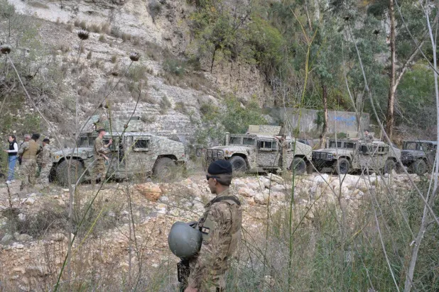 آليات للجيش عند الحدود اللبنانية الإسرائيلية (الشرق الأوسط)