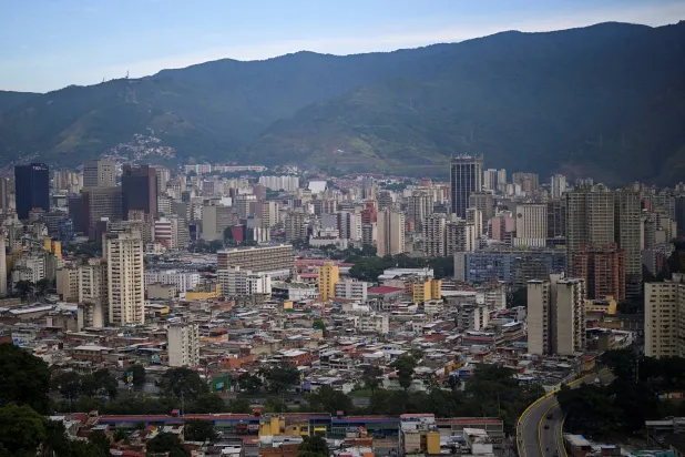 وسط كراكاس في ظل التوتر المتصاعد بين إدارة الرئيس الأميركي دونالد ترمب وحكومة الرئيس الفنزويلي نيكولاس مادورو (رويترز)