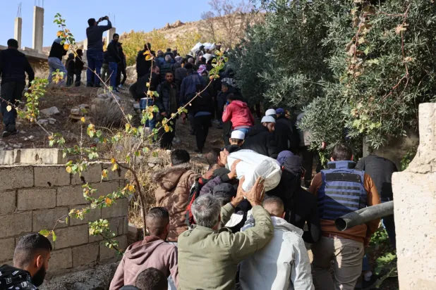  İsrail'in Beyt Cin operasyonunda hayatını kaybedenlerden birinin cenazesi dün toprağa verildi. (EPA)