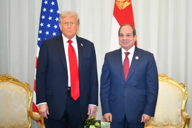 الرئيس المصري عبد الفتاح السيسي ونظيره الأميركي دونالد ترمب في شرم الشيخ أكتوبر الماضي (الرئاسة المصرية)