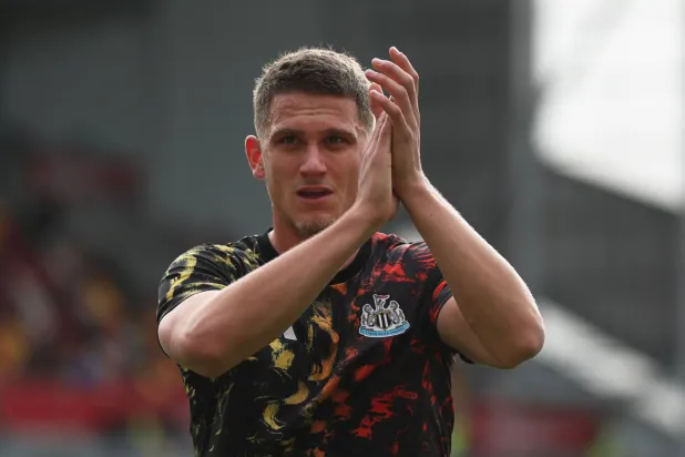 سفين بوتمان مدافع نيوكاسل (رويترز)