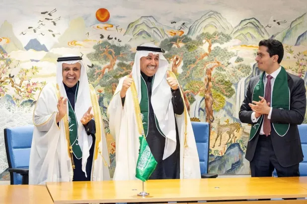 المهندس صالح الجاسر وزير النقل السعودي محتفلاً بالفوز بعضوية مجلس المنظمة البحرية الدولية (واس)