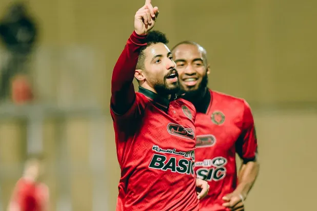 باهبري محتفلاً بهدفه في مرمى الخليج (نادي الخلود)