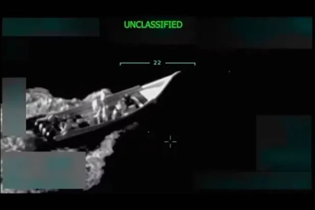 تُظهر لقطة الشاشة هذه مقطع فيديو نُشر على حساب دونالد ترمب بمنصة تروث سوشيال في 2 سبتمبر 2025 ما وصفه ترمب بأنه قارب يحمل مخدرات من فنزويلا