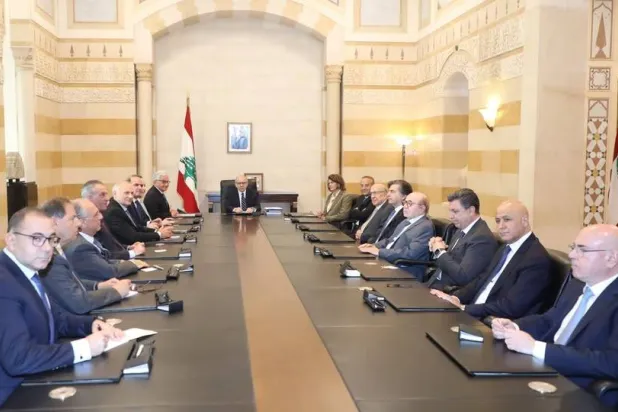 رئيس الحكومة اللبناني مجتمعاً مع رئيس وأعضاء جمعية مصارف لبنان (رئاسة الحكومة)