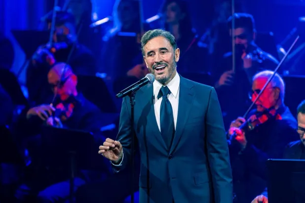 تألق كاظم الساهر على مسرح «إثراء» بباقة من أجمل أغنياته (بنش مارك)