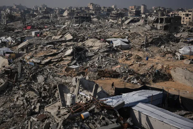 آثار الدمار في مدينة غزة نتيجة الحرب (أ.ب)