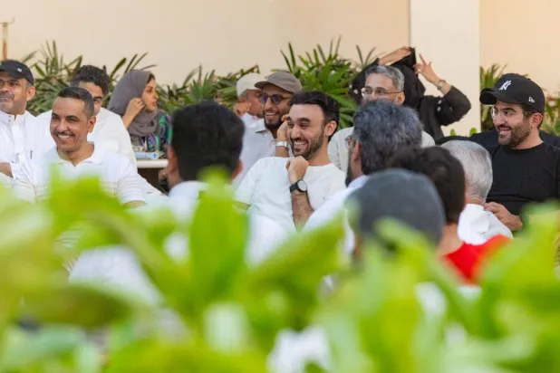 الأمير عبد العزيز الفيصل والوزير سلمان الدوسري خلال لقائهما بالإعلاميين (الشرق الأوسط)