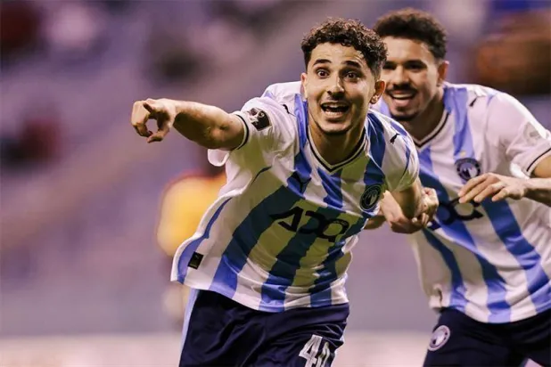 محمد رضا (بوبو) يحتفل بهدف الفوز لبيراميدز على باور ديناموز (نادي بيراميدز)