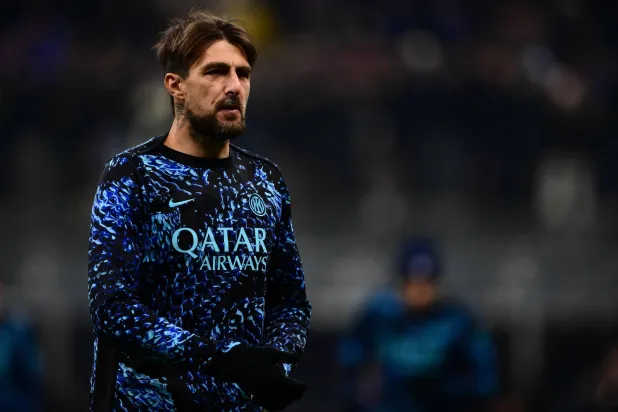 فرانشيسكو أتشيربي لاعب إنتر ميلان (أ.ف.ب)