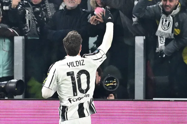 التركي كينان يلديز قاد يوفي لفوز مهم على كالياري (إ.ب.أ)