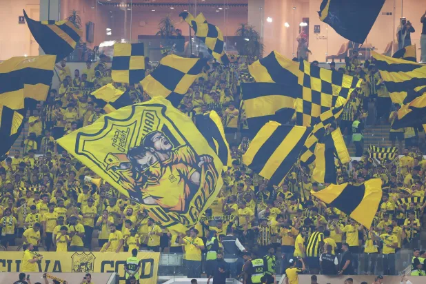 جماهير الاتحاد لدى مساندة فريقها أمام الشباب (تصوير: عدنان مهدلي)