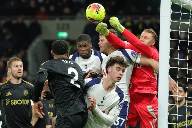 من المواجهة التي جمعت فولهام وتوتنهام (أ.ب)