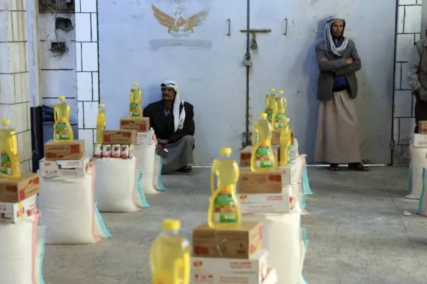 Distribution of food aid in Sanaa (dpa)