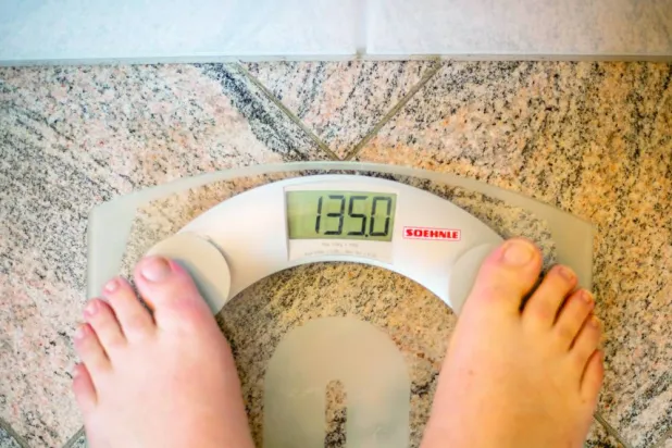 الزيادة والنقصان الطفيفان في وزنك يومياً أمر طبيعي (د.ب.أ)