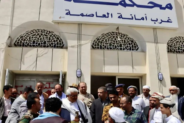 رجال الأعمال في مناطق سيطرة الحوثيين يشكون تعطيل القضاء (إعلام محلي)