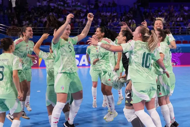 تستعد المنتخبات المتأهلة لمواجهات ربع النهائي بكل حذر (فيفا)