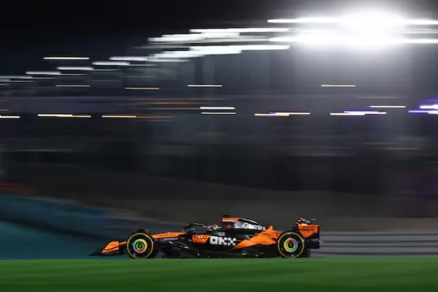 FILE PHOTO: Formula One F1 - Qatar Grand Prix - Lusail International Circuit, Lusail, Qatar - November 29, 2025 McLaren's Oscar Piastri in action during the sprint race REUTERS/Jakub Porzycki 