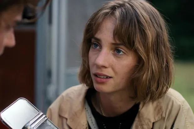 Hollywood'un iki yıldız ismi Ethan Hawke ve Uma Thurman'ın en büyük çocuğu olan Maya Hawke, Stranger Things'deki Robin rolüyle de tanınıyor (Netflix)