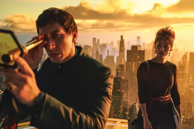 Megalopolis, Yeni Roma Şehri'nin geleceğine dair farklı hayalleri olan dahi sanatçı Cesar Catilina'yla belediye başkanı Franklyn Cicero arasındaki mücadeleyi anlatıyor (Lionsgate Films)