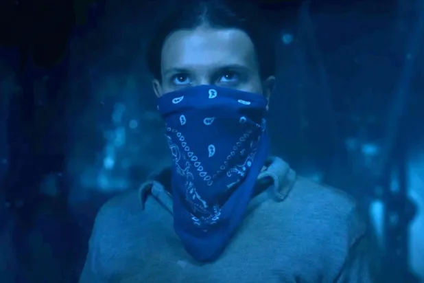 Henüz 12 yaşındayken popüler bilimkurgu Stranger Things'deki psişik Eleven rolüyle çıkışını yapan Millie Bobby Brown, spot ışıkları altında büyüdü (Netflix)