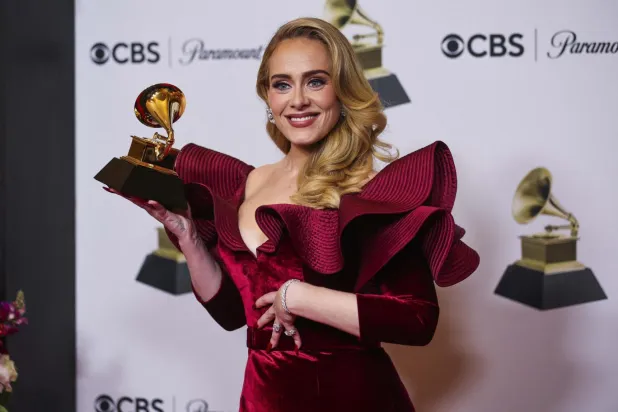 Adele şarkılarıyla, 9 BRIT Ödülü, bir Oscar, bir Altın Küre, 15 Grammy, 18 Billboard Müzik Ödülü, 5 Amerikan Müzik Ödülü ve iki defa Yılın Söz Yazarı kategorisinde Ivor Novello Ödülü aldı (Reuters)