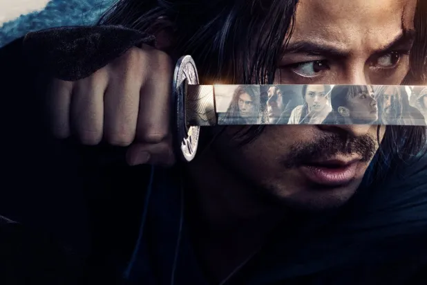 Erken Meiji döneminde geçen Last Samurai Standing, bir zamanlar yenilmez bir samuray olan Shujiro'nun, ailesini kurtarmak için ölümcül bir hayatta kalma oyununa katılmasını anlatıyor (Netflix)