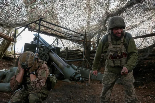 Kiev'e bağlı güçler, Rus ilerleyişine karşı koymak için direniyor (Reuters)