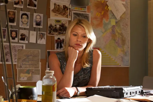 46 yaşındaki Claire Danes, 2011–2020'de Homeland'de canlandırdığı Carrie Mathison rolüyle iki kez Emmy ve iki kez Altın Küre ödüllerine layık görülmüştü (Showtime)