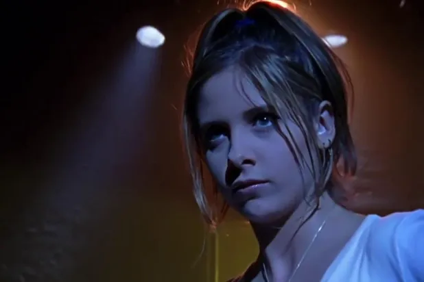 Sarah Michelle Gellar, Joss Whedon tarafından yaratılan fantastik dizi Buffy the Vampire Slayer'da oynamaya başladığında henüz 19 yaşındaydı (The WB)
