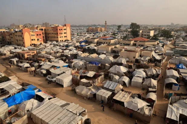 Tents sheltering displaced Palestinians are set up around Al-Aqsa University campus in Khan Younis, in the southern Gaza Strip, November 24, 2025. (Reuters) 
