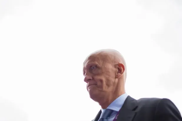 الإيطالي بيرلويغي كولينا رئيس لجنة الحكام بـ«فيفا» (د.ب.أ)