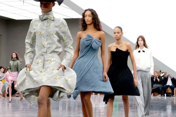 من أول عرض لـ«ديور» قدّمه جوناثان أندرسون (ديور)