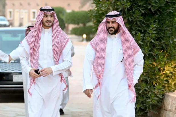 الأمير عبد الرحمن بن تركي في إحدى المناسبات مع عبد العزيز المالك (حساب عبد العزيز المالك)