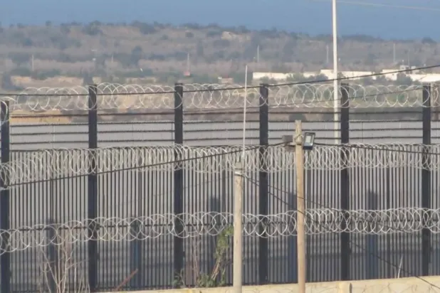 تشهد العلاقات بين مصر وإسرائيل توتراً منذ بدء الحرب في غزة (رويترز)