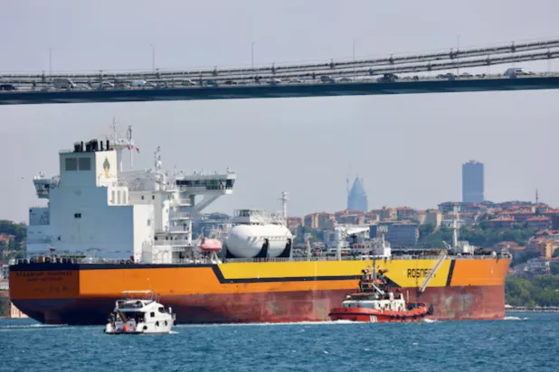 Rosneft's Russian-flagged crude oil tanker Vladimir Monomakh transits the Bosphorus in Istanbul, Türkiye , July 6, 2023. REUTERS/Yoruk Isik//File Photo P