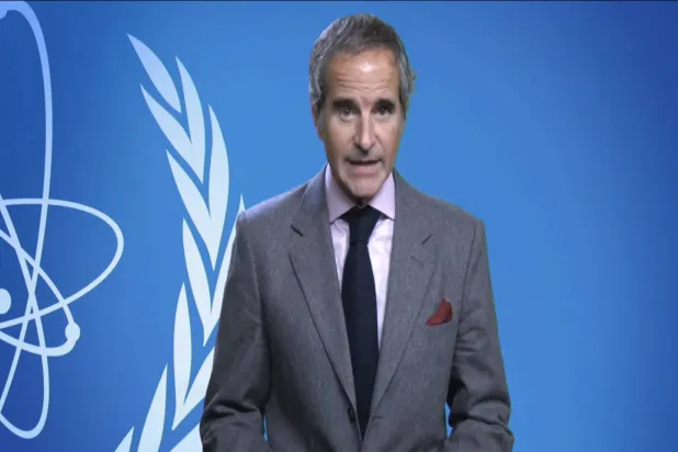 رافائيل غروسي يلقي كلمته التي بثت خلال المؤتمر بالفيديو (الشرق الأوسط)