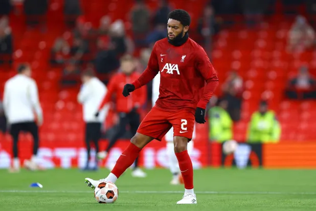 جو غوميز مدافع ليفربول (رويترز)