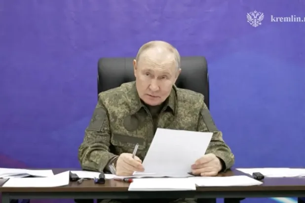 Rusya Devlet Başkanı Vladimir Putin, Rus askeri komuta merkezini ziyaret ediyor (Reuters)