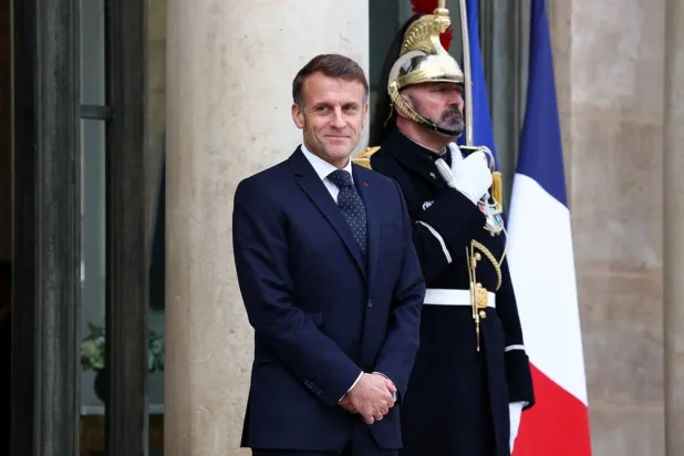  French President Emmanuel Macron waits for the arrival of Ukrainian President Volodymyr Zelenskiy for a meeting with at the Elysee Palace in Paris, France, December 1, 2025. (Reuters)