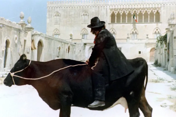 صقلية في مراياها المتكسّرة (متروبوليس)