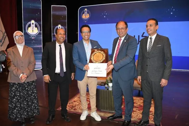 ندوة سامح حسين في إحدى الجامعات الحكومية المصرية (حساب الجامعة على فيسبوك)