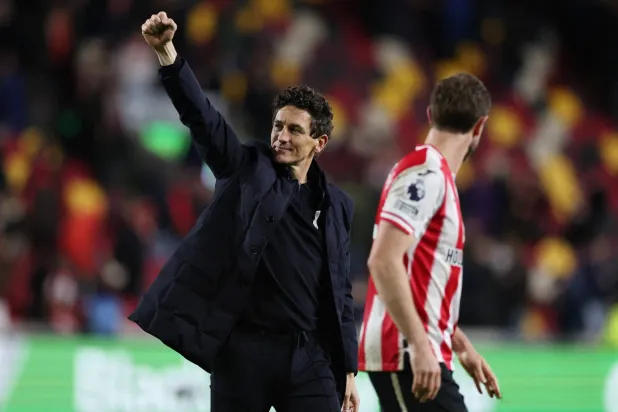 كيث أندروز مدرب برينتفورد (رويترز)