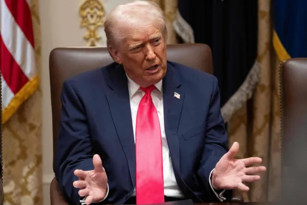 الرئيس الأميركي دونالد ترمب يتحدث خلال اجتماع مجلس الوزراء في البيت الأبيض بالعاصمة واشنطن 2 ديسمبر 2025 (أ.ف.ب)