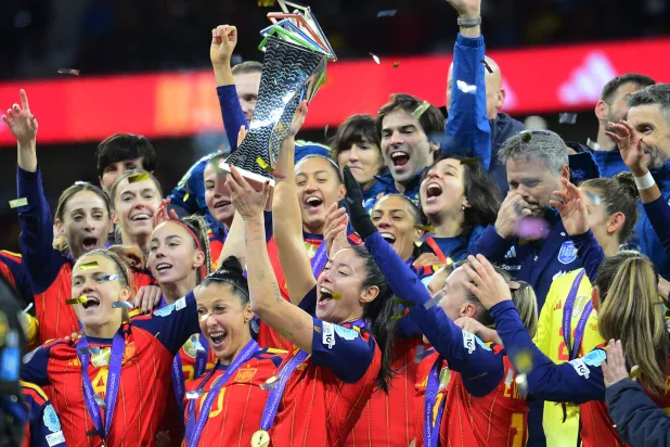 إسبانيا تحتفظ بلقب دوري الأمم الأوروبية للسيدات (رويترز)