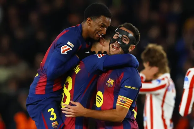 برشلونة هزم أتليتكو بجدارة وحلّق في الصدارة (رويترز)