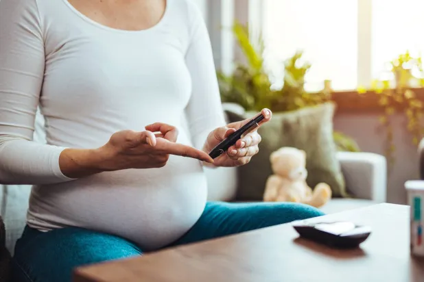 مرض السكري من النوع الأول في الأم يحمي أطفالها من الإصابة به