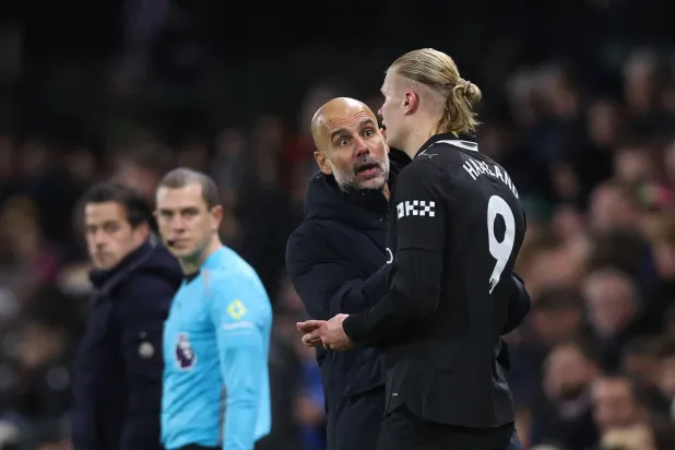 غوارديولا وهالاند خلال مواجهة فولهام (رويترز)