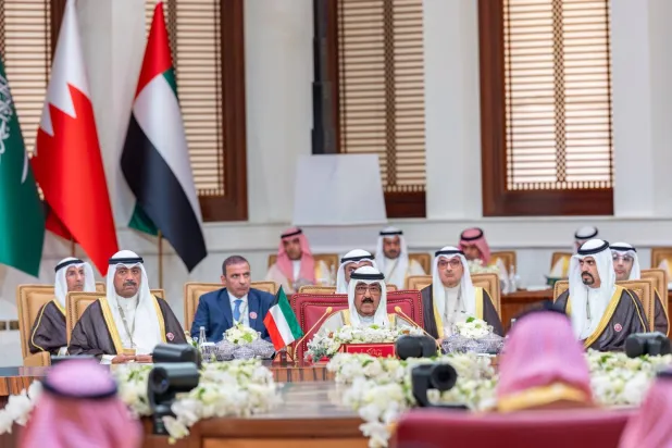 أمير الكويت الشيخ مشعل الأحمد الصباح خلال إلقاء كلمة بلاده خلال قمة المنامة الخليجية الأربعاء (بنا)